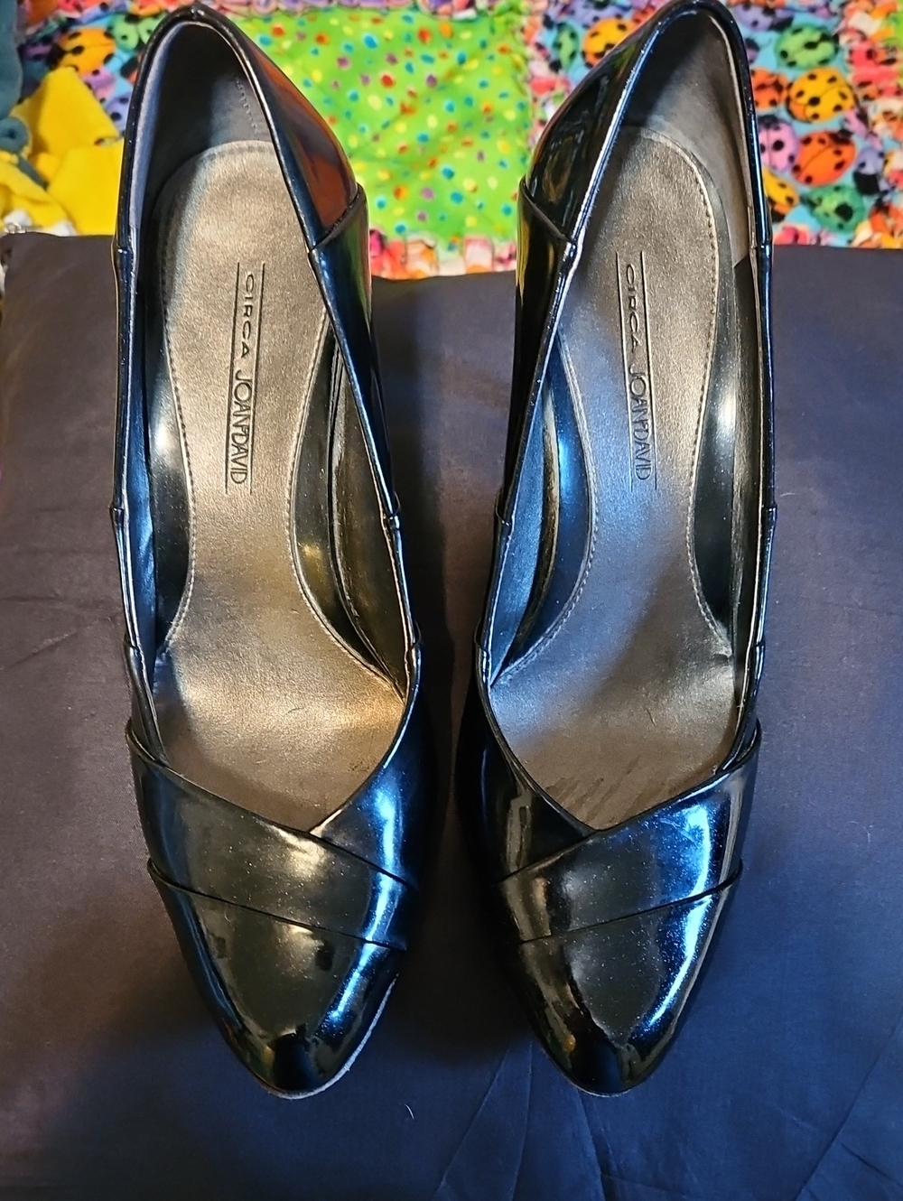 Women's Black With Slight Glitter Apperance. Patent Pointed-Toe Pumps Size 7